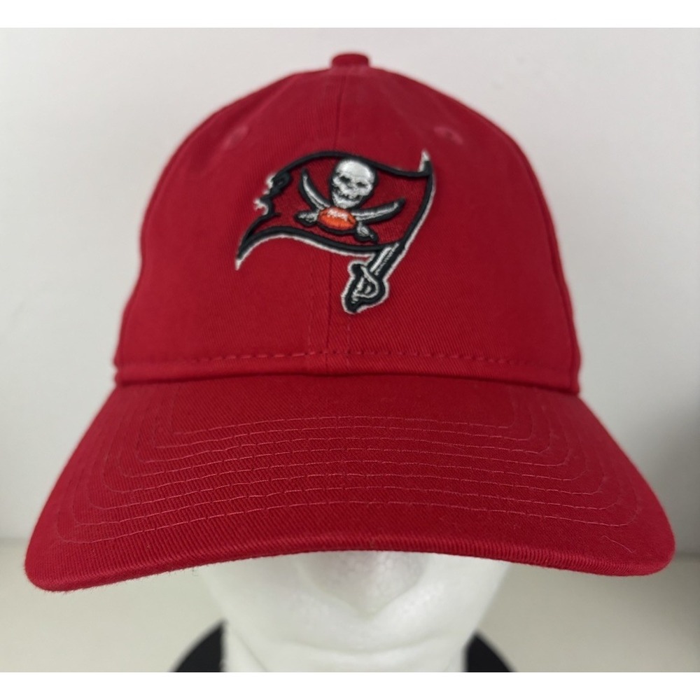 Tampa Bay Buccaneers New Era Women 9twenty NFL Strapback Hat Red